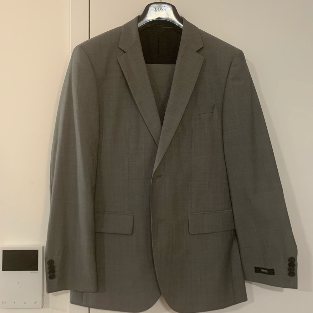 Men’s Hugo Boss Suit 38R